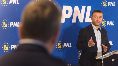 Bucharest, Romania. 17th Sep, 2025: Ciprian Ciucu, First Vice President of the National Liberal Party (PNL), refuses to continue the press conference following a journalist’s repeated requests for him to answer questions about PNL’s contracts with the med
