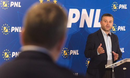 Bucharest, Romania. 17th Sep, 2025: Ciprian Ciucu, First Vice President of the National Liberal Party (PNL), refuses to continue the press conference following a journalist’s repeated requests for him to answer questions about PNL’s contracts with the med