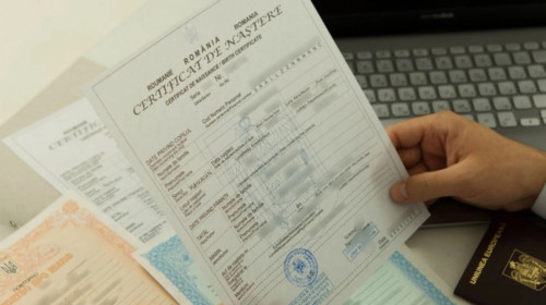 Certificat de naștere/ Facebook