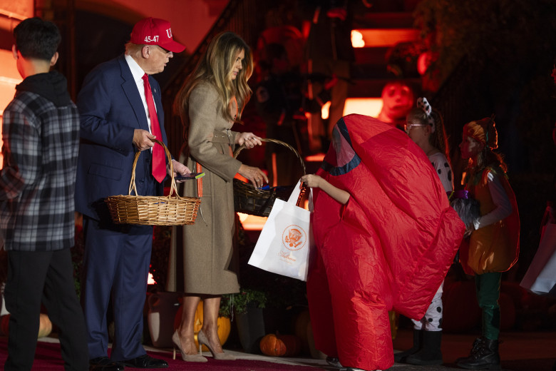 Trump a transformat Casa Albă într-un carnaval de Halloween/ Profimedia