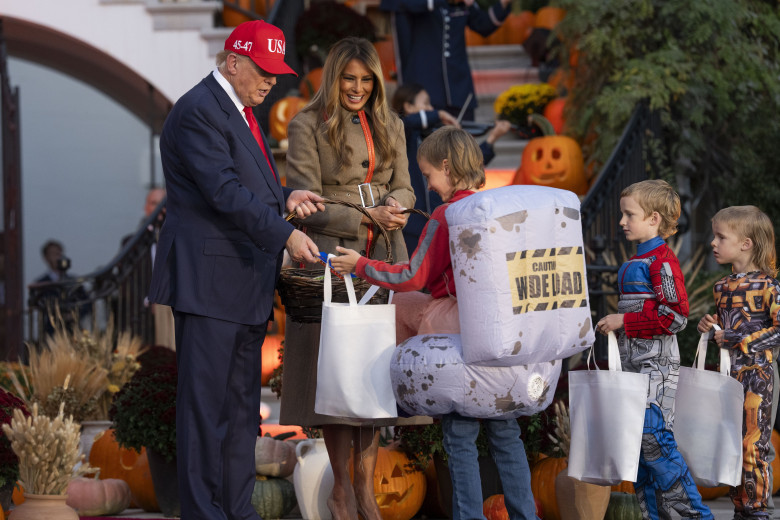 Trump a transformat Casa Albă într-un carnaval de Halloween/ Profimedia