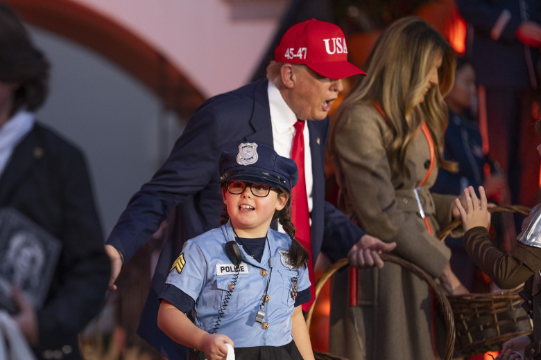 Trump a transformat Casa Albă într-un carnaval de Halloween/ Profimedia