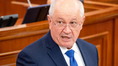 Moldovan PM Munteanu Presents His Cabinet