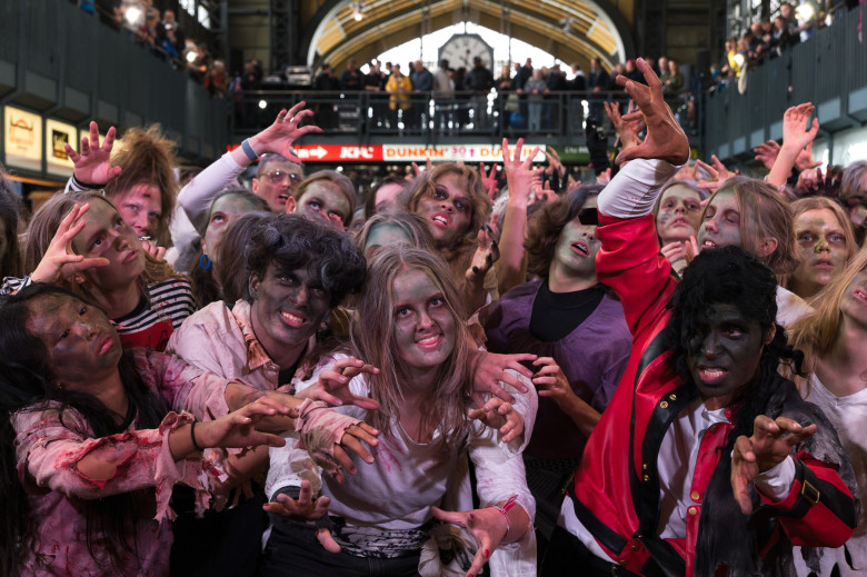 Michael Jackson fan club organizes Thriller performance