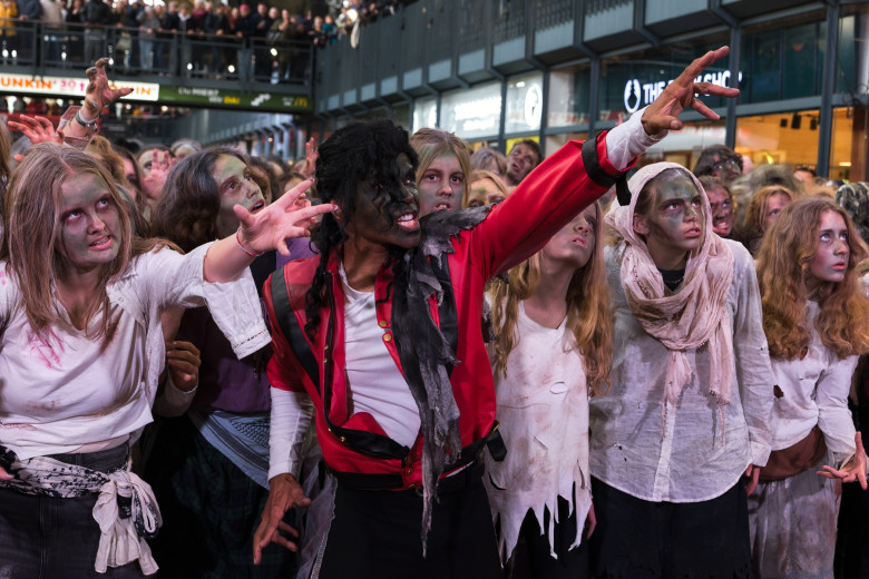 Michael Jackson fan club organizes Thriller performance