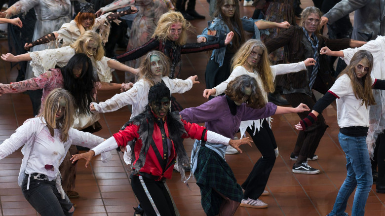 Michael Jackson fan club organizes Thriller performance