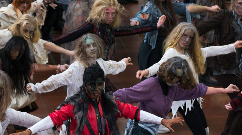 Michael Jackson fan club organizes Thriller performance