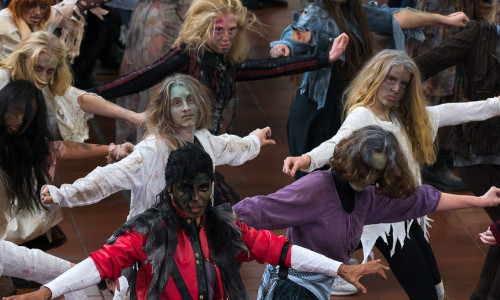 Michael Jackson fan club organizes Thriller performance
