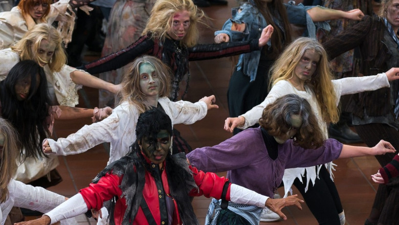 Michael Jackson fan club organizes Thriller performance