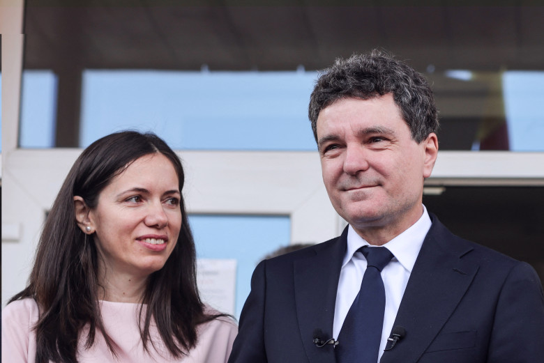 Romania holds second round of presidential election