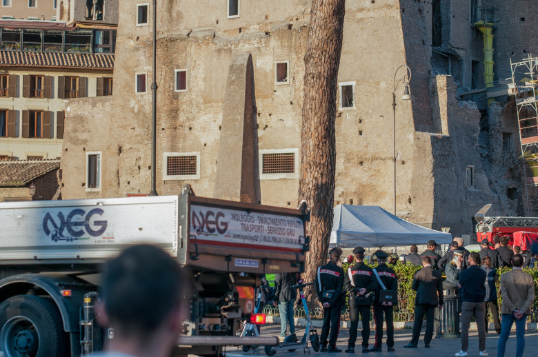 Prăbuşirea unei părţi a unui turn medieval din centrul Romei/ Profimedia