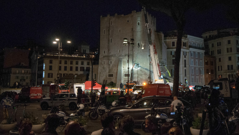 Prăbuşirea unei părţi a unui turn medieval din centrul Romei/ Profimedia