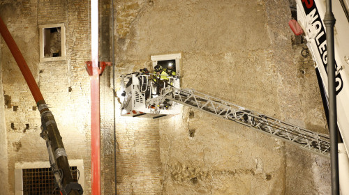 Prăbuşirea unei părţi a unui turn medieval din centrul Romei/ Profimedia