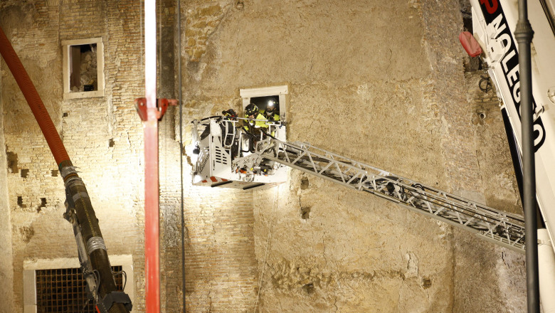 Prăbuşirea unei părţi a unui turn medieval din centrul Romei/ Profimedia