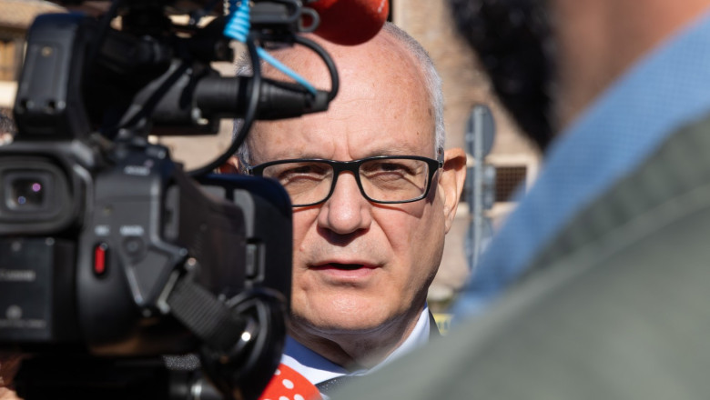 Rome, Roberto Gualtieri pays tribute to Octay Stroici, who died after the collapse of the Torre dei Conti.