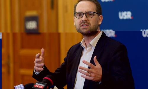 Bucharest, Romania. 10th Apr, 2025: Dominic Fritz, vice president of the Save Romania Union (USR), holds a press conference after USR voted, in an informal Political Committee meeting, to support Nicusor Dan in the 2025 Romanian presidential race against