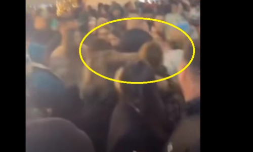 Doua femei s-au batut la targul de Craciun