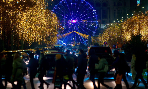 Bucharest, Romania. 5th Dec, 2023. The lights decorate the city near a large Ferris wheel of the Christmas Market in downtown Bucharest. Credit: Lucian Alecu/Alamy Live News