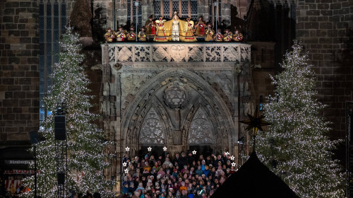 Christkind Nora Falk eröffnet Nürnberger Christkindlesmarkt mit feierlichem Prolog, Nürnberg, 28.11.2025