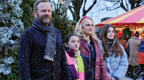 Tinsel Town Kiefer Sutherland & Rebel Wilson