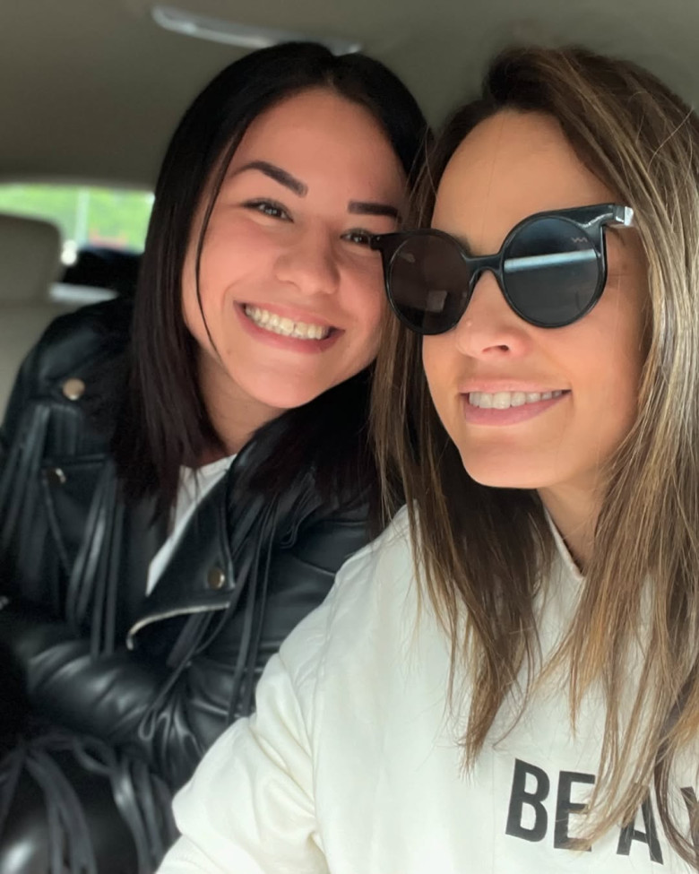 Andreea Raicu cu Măriuca, fata pe care a adoptat-o la distanță acum două decenii/ Foto: Instagram