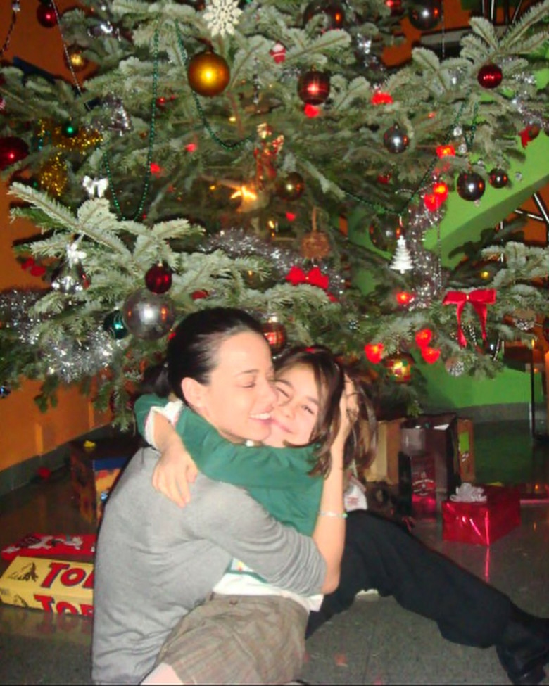 Andreea Raicu cu Măriuca, fata pe care a adoptat-o la distanță acum două decenii/ Foto: Instagram