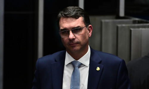 BRASíLIA, DF - 25.11.2025: ALCOLUMBRE MARCA SABATINA DE JORGE MESSIAS - Photo, Senator Flávio Bolsonaro. This Tuesday (25) Senator Davi Alcolumbre scheduled the hearing of Jorge Messias for the position of Minister of the STF for December 17th. Today the