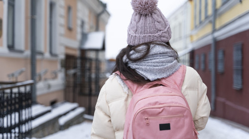 Elevii intră în vacanța de Crăciun pe 20 decembrie/ Freepik