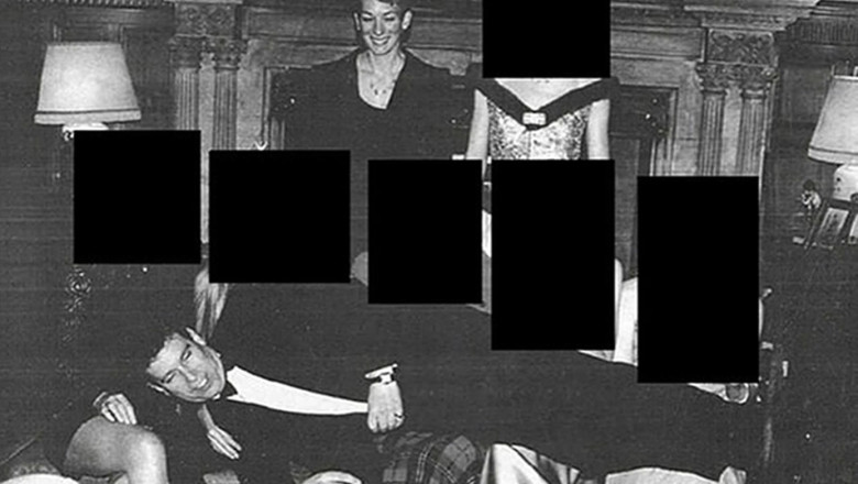 Fostul prinţ Andrew, fotografiat cu capul în poala unei femei, sub privirile lui Ghislaine Maxwell/ Profimedia