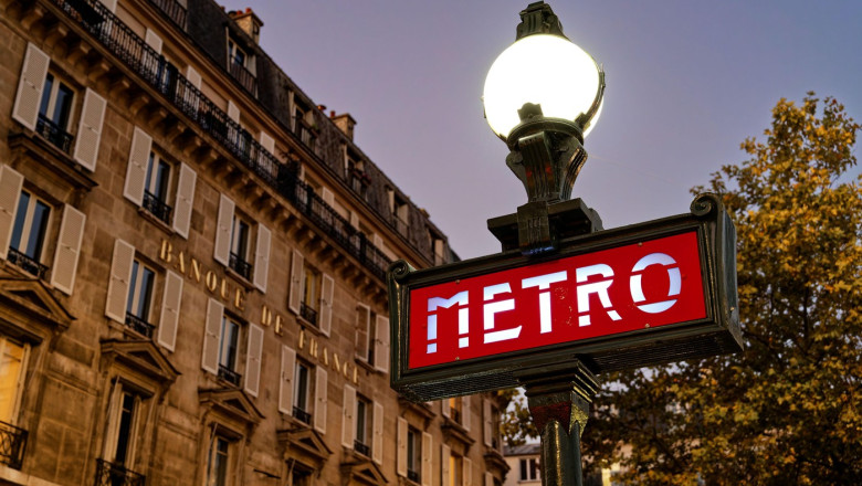 semn metrou paris