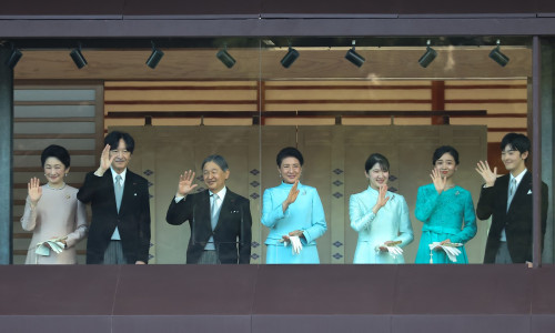 imparatul Naruhito si familia sa