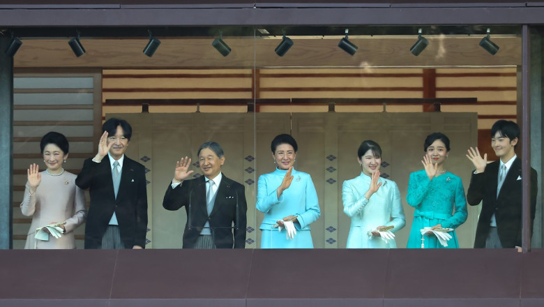 imparatul Naruhito si familia sa