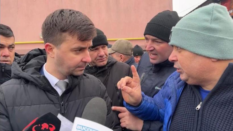 Protest în faţa primăriei oraşului sucevean Salcea/ Foto: News.ro