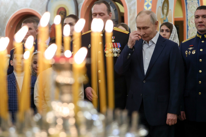 Vladimir Putin a participat la o slujbă de Craciun care a durat toată noaptea/ Profimedia