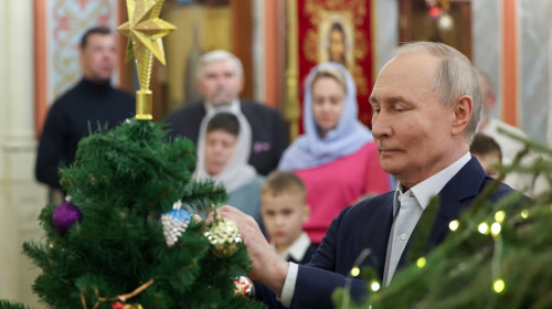 Vladimir Putin a participat la o slujbă de Craciun care a durat toată noaptea/ Profimedia