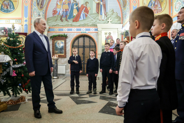 Vladimir Putin a participat la o slujbă de Craciun care a durat toată noaptea/ Profimedia