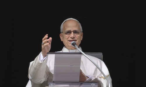 ITALY - POPE LEO XIV DELIVERS HIS BLESSING TO THE FAITHFUL DURING THE ANGELUS PRAYER AT ST PETER'S SQUARE IN THE VATICAN - 2026/1/04