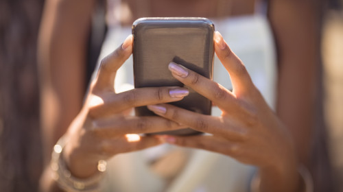 O femeie din București și-a trimis singură mesaje de amenințare/ Profimedia