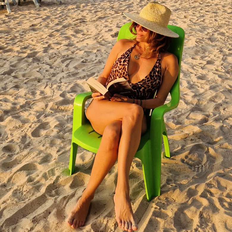 anca turcasiu in costum de baie in thailanda (1)