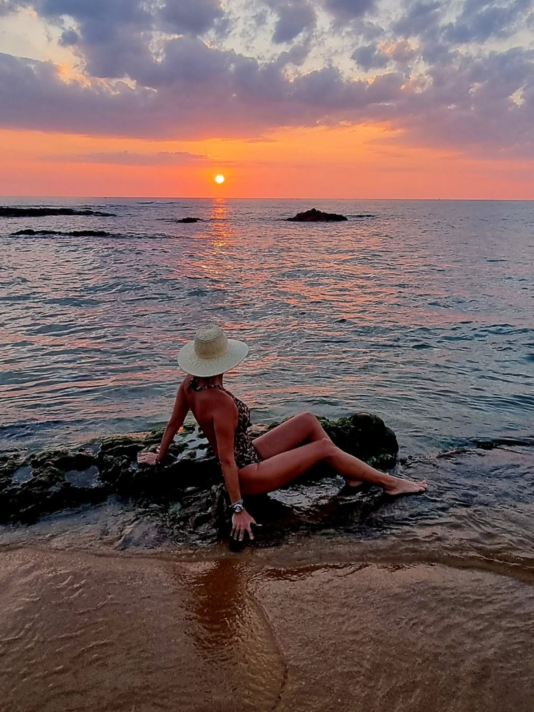 anca turcasiu in costum de baie in thailanda (2)