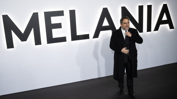 Cu ce româncă celebră s-a iubit regizorul din spatele documentarului despre Melania Trump. A și fost logodit cu ea