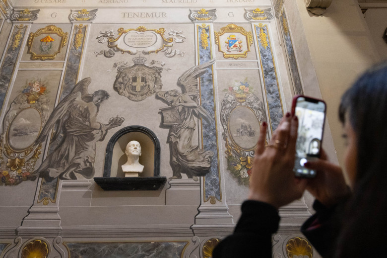 Anchetă în Italia după restaurarea picturii unui înger dintr-o bazilică astfel încât să semene cu Giorgia Meloni/ Profimedia