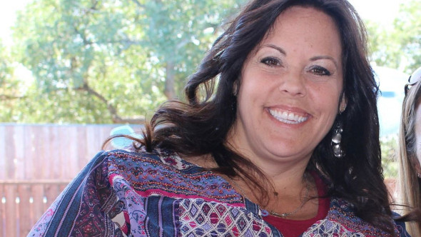 Își începea ziua cu chipsuri și dulciuri și consuma 5000 de calorii. A renunțat la un singur lucru și a dat jos 70 kg