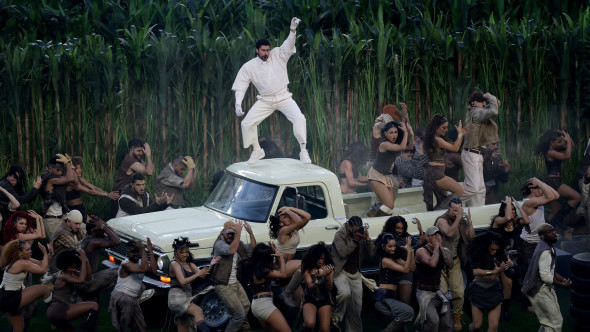 De ce nu a luat Bad Bunny niciun ban pentru spectacolul din pauza Super Bowl 2026