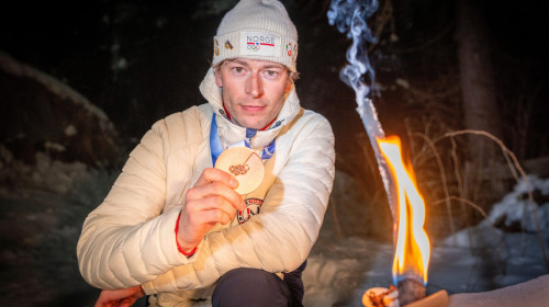 Anterselva, Italy 20260210. Sturla Holm Lægreid with the bronze medal after the men's 20km biathlon in Anterselva during the Winter Olympics in Milano Cortina 2026. Photo: Heiko Junge / NTB This text is auto translated