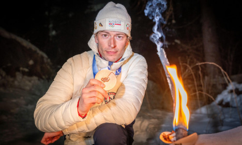 Anterselva, Italy 20260210. Sturla Holm Lægreid with the bronze medal after the men's 20km biathlon in Anterselva during the Winter Olympics in Milano Cortina 2026. Photo: Heiko Junge / NTB This text is auto translated