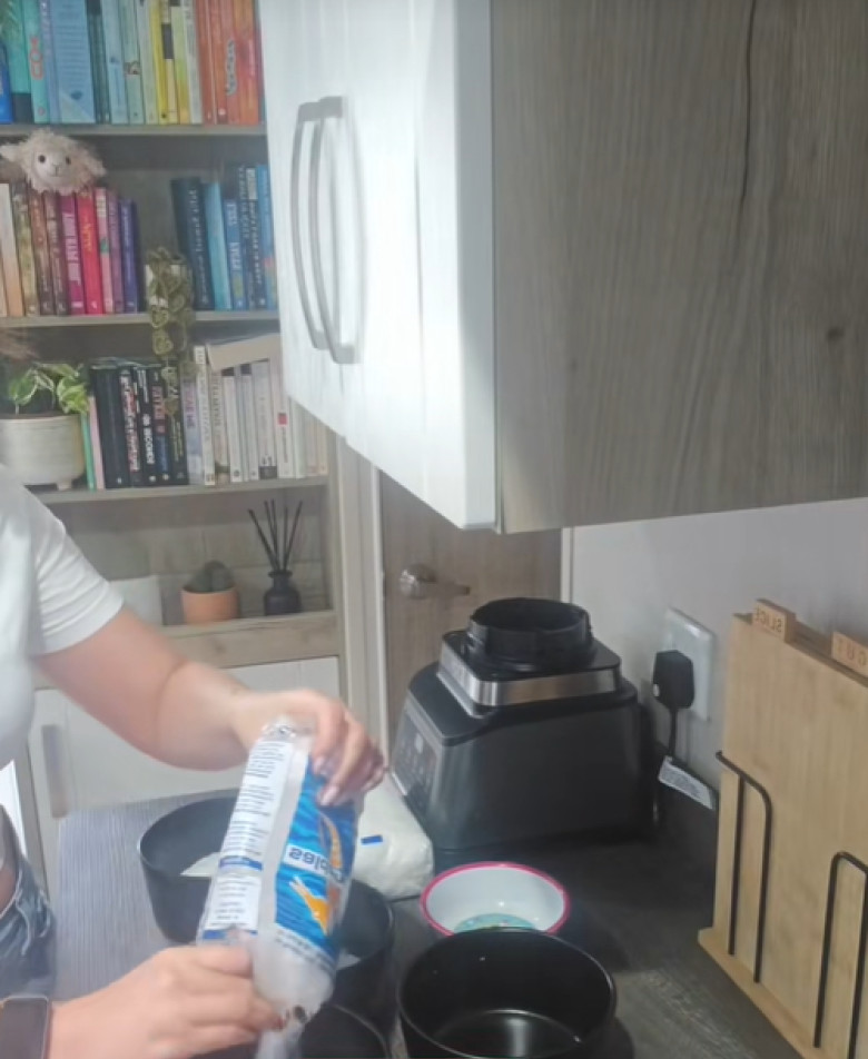 katrina, femeia care traieste intr-o rulota (7)