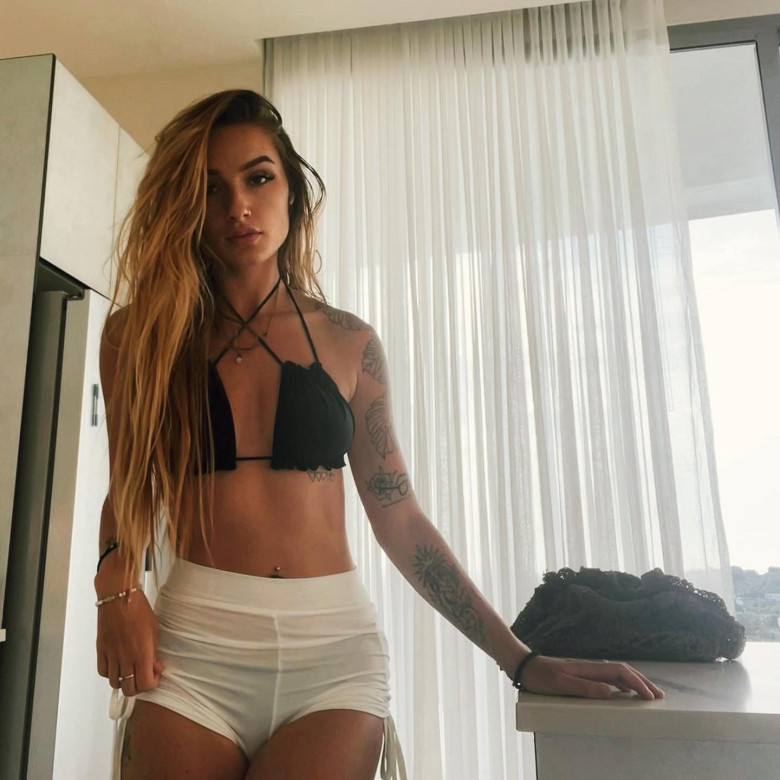 Charlotte Divine (3)