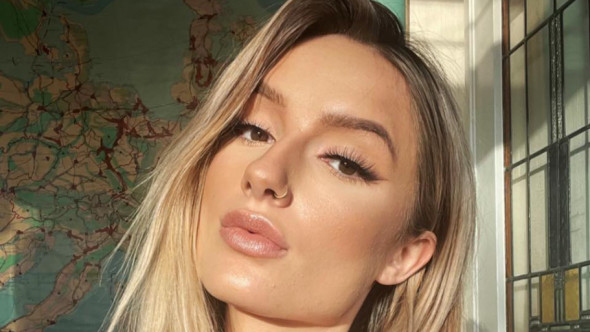 Obișnuia să facă bani din poze deocheate și să consume droguri, azi stă și citește Biblia: "Este un rău pur, este dezgustător și distruge căsniciile"