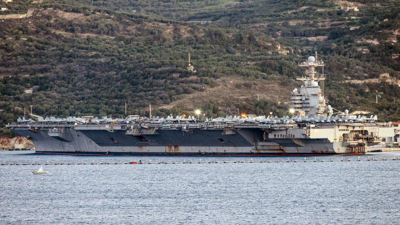 Portavionul american USS Abraham Lincoln, lovit cu rachete iraniene/ Profimedia